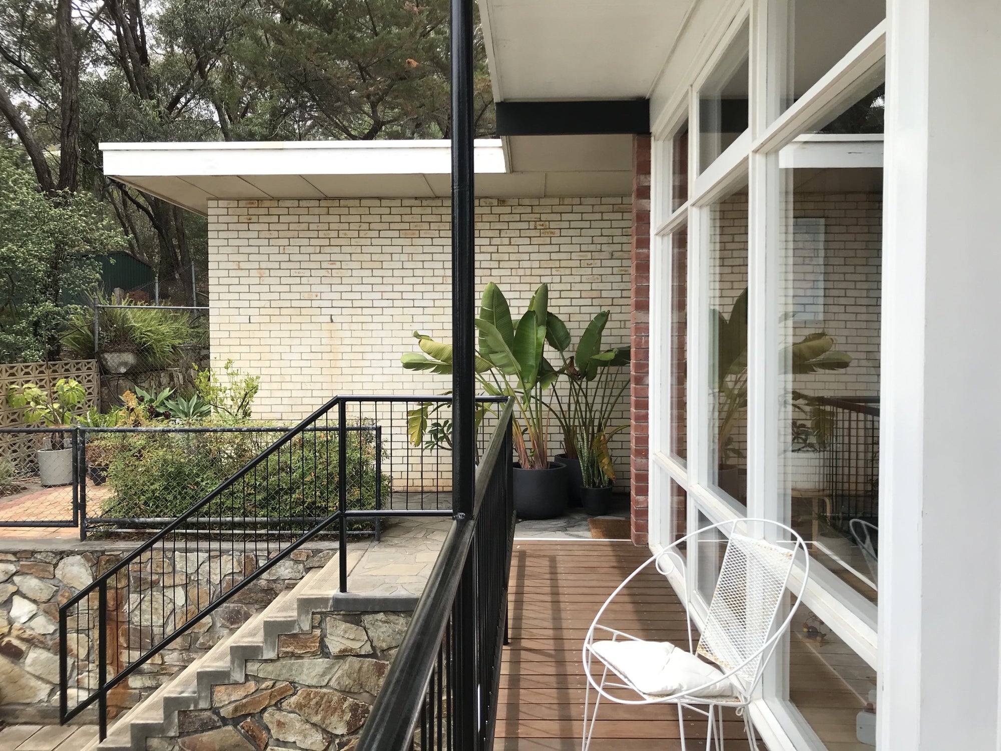 ADELAIDE. An Afternoon in the Lynton Residence with Tim Ross