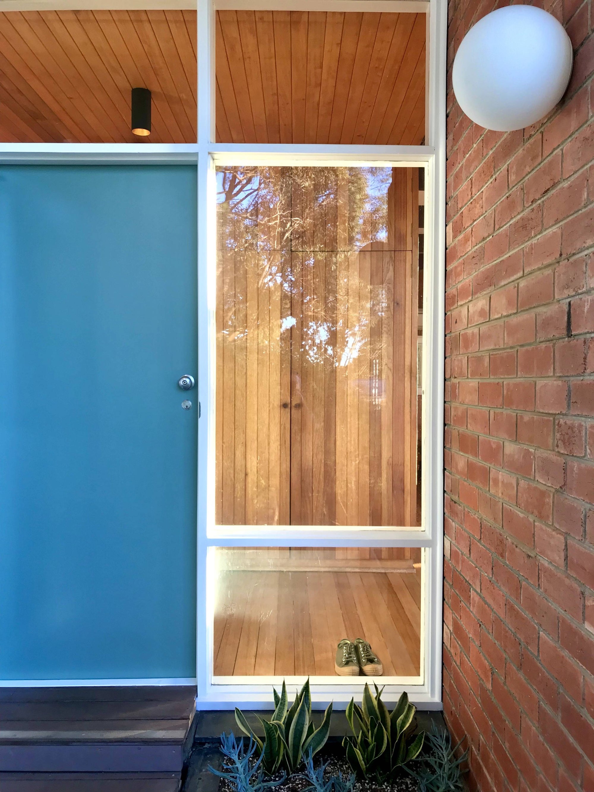 ADELAIDE. An Afternoon in the Lynton Residence with Tim Ross