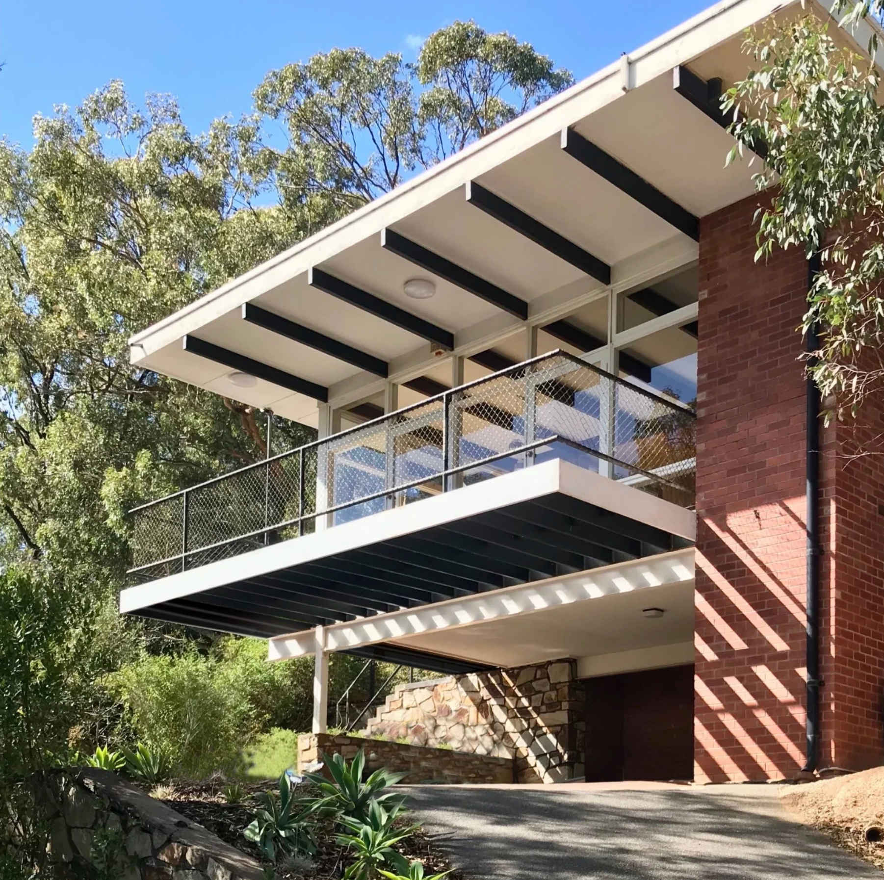 ADELAIDE. An Afternoon in the Lynton Residence with Tim Ross